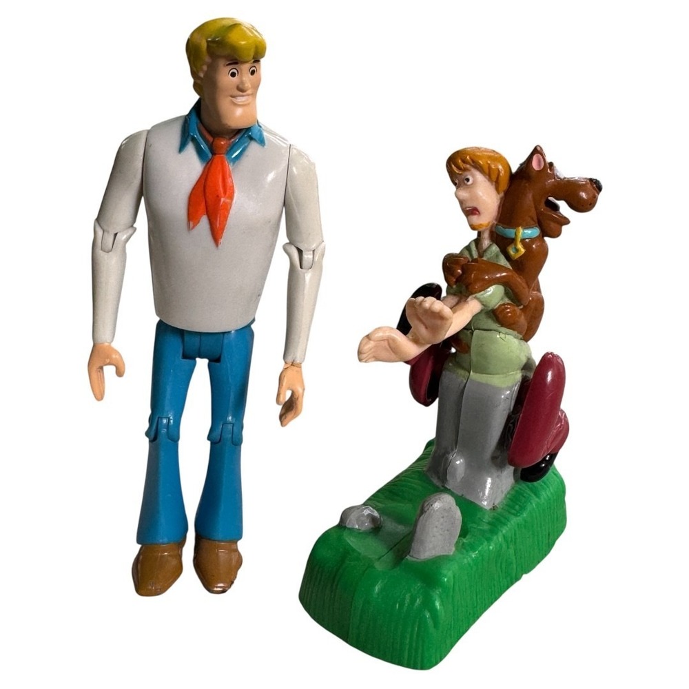 Set of Two Scooby-Doo figures Fred 4.5" Shaggy and‎ scooby 3"